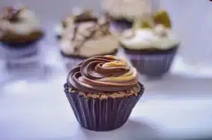 Comment réaliser des cupcakes sans moule : astuces et conseils