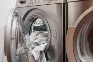 Sèche-linge qui fume : causes et solutions à connaître